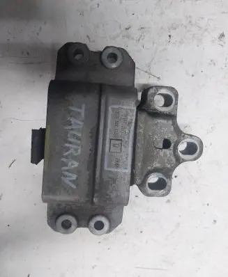Volkswagen Touran I Engine mount bracket 1K0199555