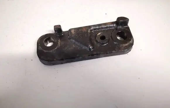 Engine mounting bracket
