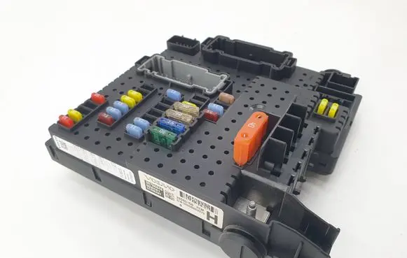 Volvo XC70 Fuse module 30786646 06W481 28080156