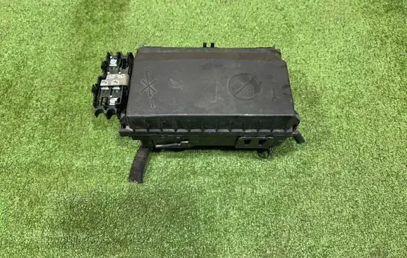 Opel Zafira C Fuse box set 13302323