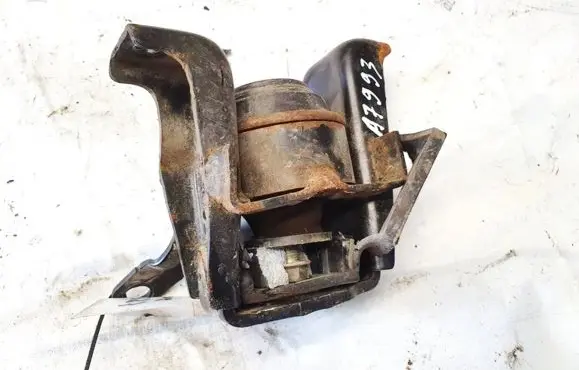 Toyota Avensis T250 Engine mount bracket 8e8102003