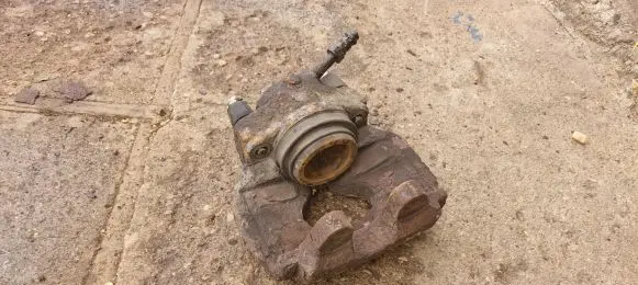 Volkswagen Transporter - Caravelle T5 Front brake caliper