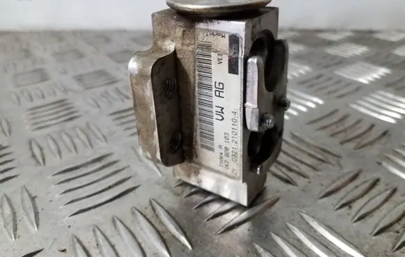 Audi A3 S3 A3 Sportback 8P Air conditioning (A/C) expansion valve 1K0820679