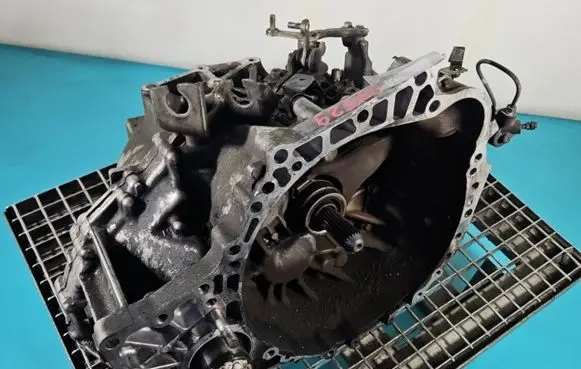 Manual 5 speed gearbox