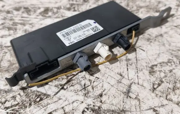 Porsche Cayenne (92A) Aerial antenna amplifier 7P5035225N 070515 28376856