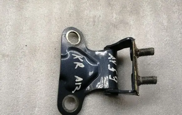 Toyota Avensis T270 Tailgate/trunk/boot hinge 6881005030