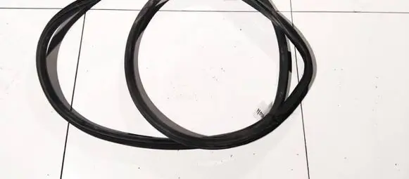 Skoda Octavia Mk2 (1Z) Rubber seal front coupe door 1z0867365d