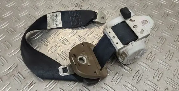 Toyota Corolla Verso AR10 Third row seat belt 