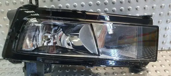Volkswagen Touran II Front fog light 5TA941662