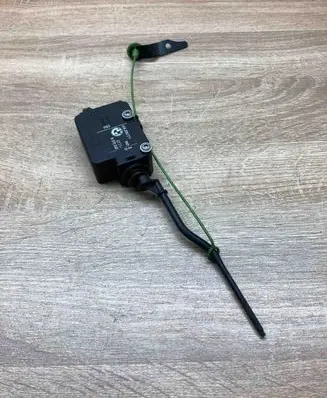 BMW 3 E46 Fuel tank cap lock motor 8372240