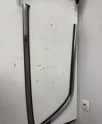 Chrysler Pacifica Rear side glass trim 8788081