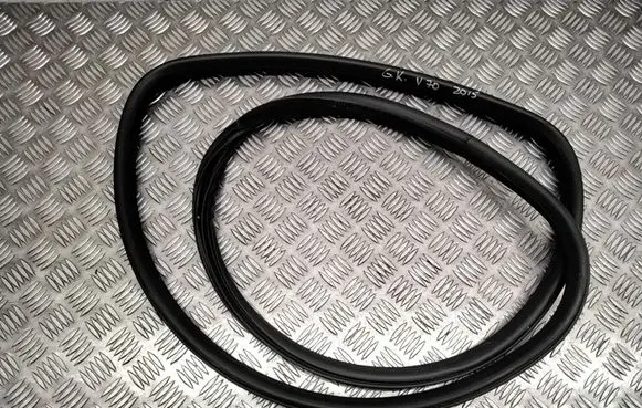 Volvo V70 Rear door rubber seal (on body) 