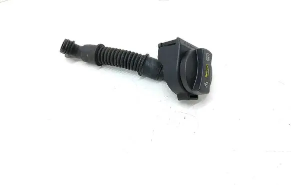 Mercedes-Benz B W245 Oil fill pipe A6400100389