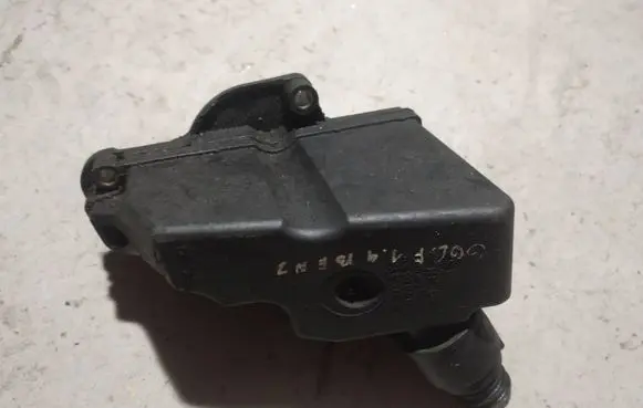 Volkswagen Golf IV Breather valve 036103464G