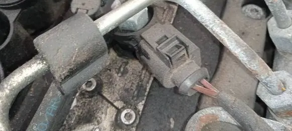 Volkswagen PASSAT B6 Fuel injector 0445116030 03L130277