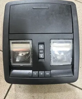 Dodge Challenger Front seat light 1112426 851805