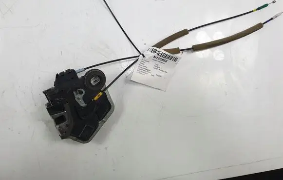 Toyota Land Cruiser (J200) Rear door lock 8E0609
