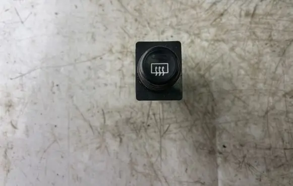 Mitsubishi Pajero Sport I Windscreen/window heater switch