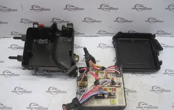 Renault Megane II Fuse box set 284B10002R 284C40002R