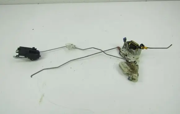 Nissan Almera Tino Front door lock 