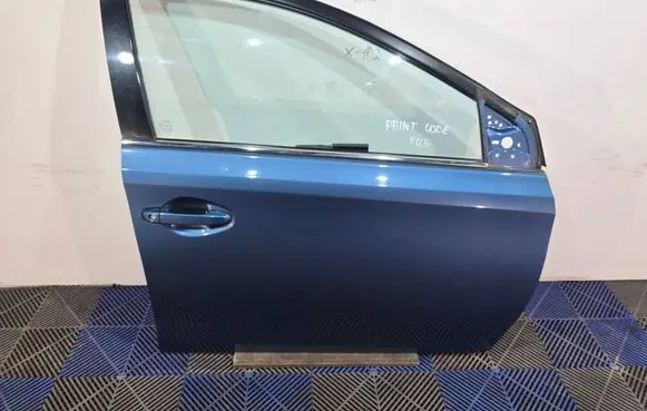 Toyota Auris E180 Front door 