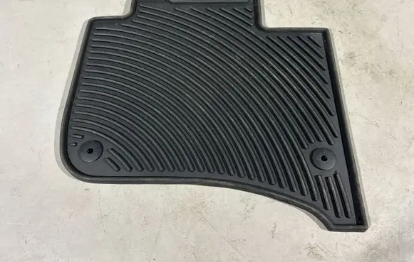 Porsche Cayenne (92A) Rear floor mat 7P1061550041