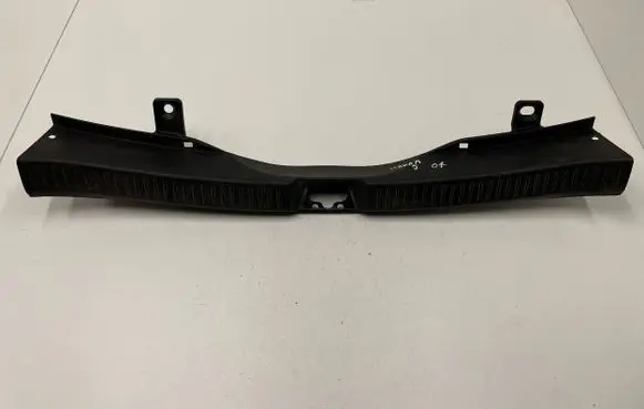 Trunk/boot sill cover protection