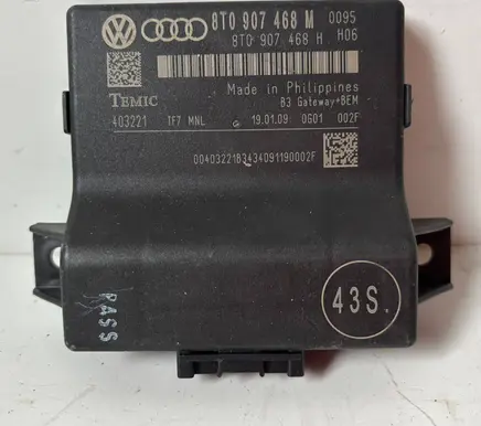 Audi A5 8T 8F Gateway control module 8T0907468M