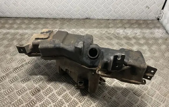 Mitsubishi Pajero Windshield washer fluid reservoir/tank