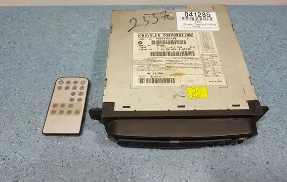 Chrysler Town u0026 Country IV Radio/GPS head unit trim P050944038AB