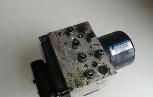 Volkswagen PASSAT B6 ABS Pump 3C0614109AF