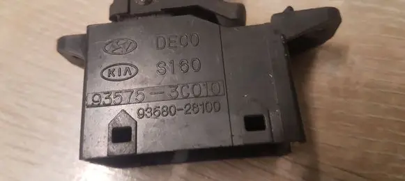 Hyundai Santa Fe Electric window control switch 935753C010 9358028100