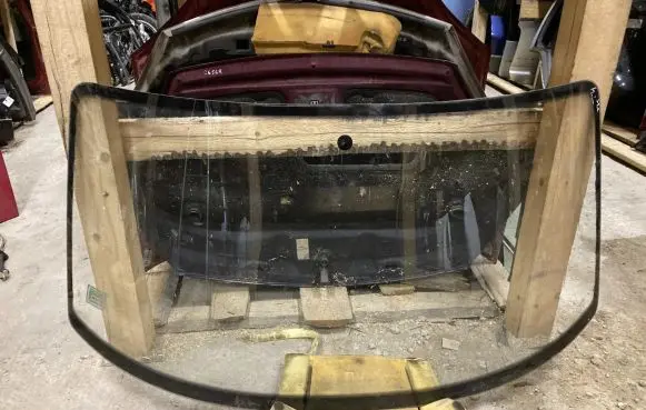 Volkswagen Transporter - Caravelle T4 Front windscreen/windshield window 