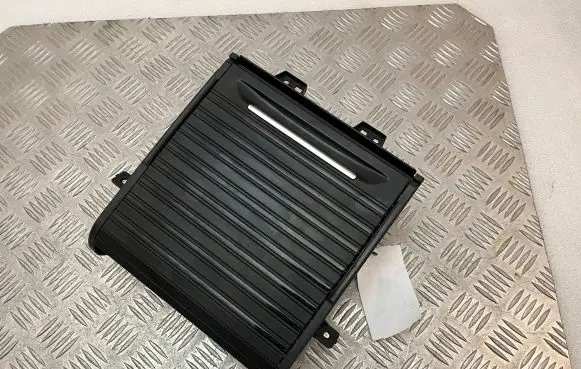 Cup holder front