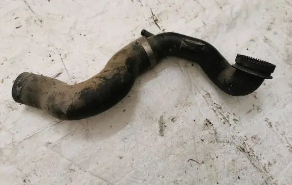Volkswagen Touareg I Engine coolant pipe/hose 7L6122291 PA66GF30
