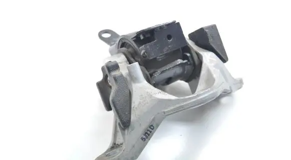 Mazda 3 II Engine mount bracket