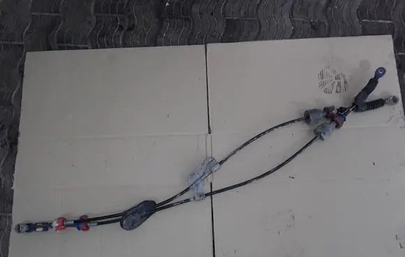 Nissan Qashqai+2 Gear shift cable linkage 11211856
