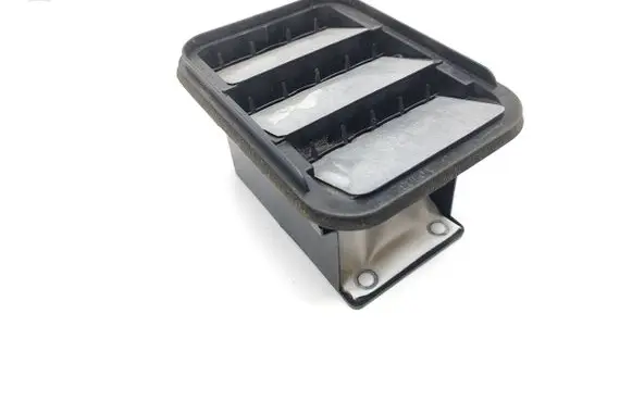 Quarter panel pressure vent