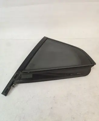 Volvo XC40 Rear vent window glass 32244805