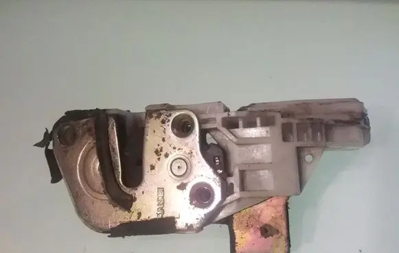 Mitsubishi Galant Front door lock