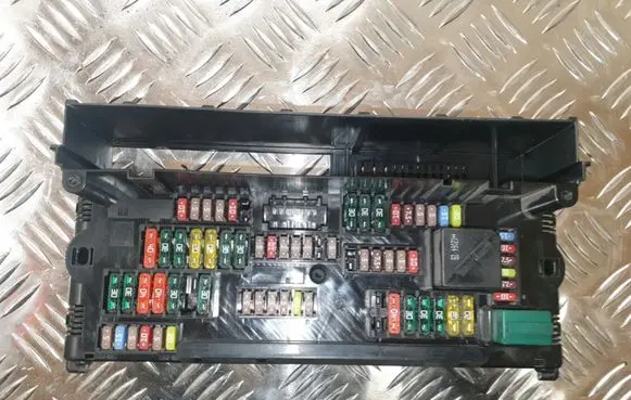BMW 5 F10 F11 Fuse module 9252815