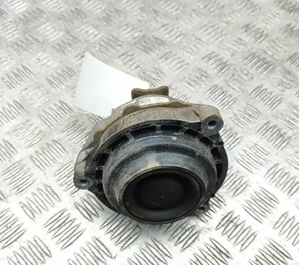 BMW 3 G20 G21 Engine mount bracket 7581619