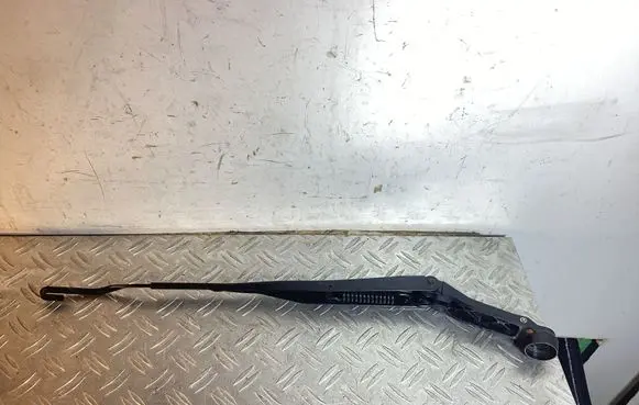Toyota Prius+ (ZVW40) Front wiper blade arm
