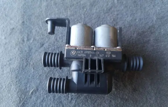 BMW X5 F15 Coolant heater control valve 6910544 1147412166