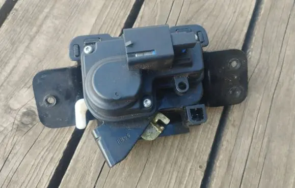 Dodge Caliber Tailgate/trunk/boot lock/catch/latch 176AAA