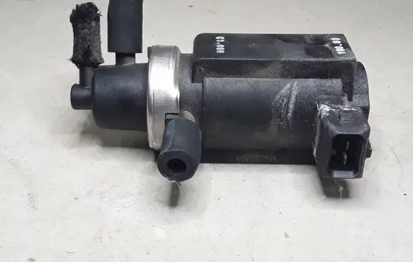 Audi A4 S4 B5 8D Turbo solenoid valve 8D0906627 72190332