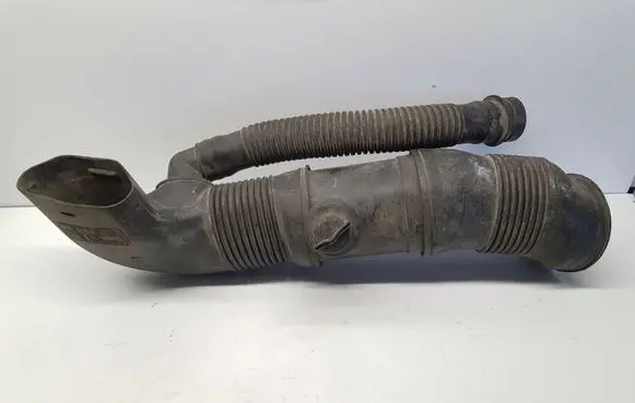 BMW 5 E39 Air intake hose/pipe 2247004