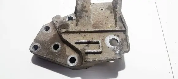 Land Rover Freelander 2 - LR2 Engine mounting bracket 6G926F030CB 6G92-6F030-CB