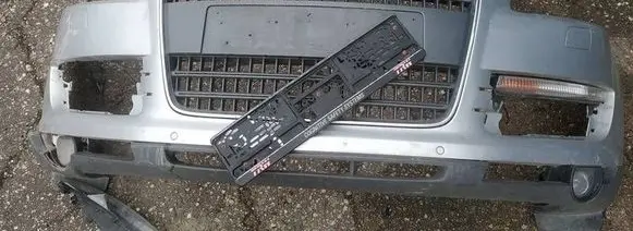 Audi Q7 4L Front bumper pilkas
