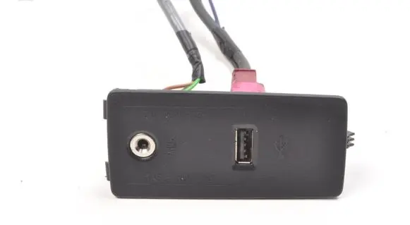 Volvo XC90 USB socket connector 31438295